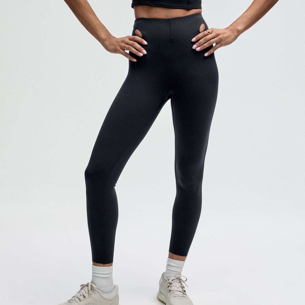 Lululemon Ultralu Cut-Out High-Rise Tight 25" Black, size 10
